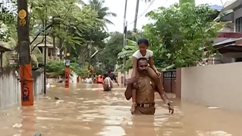 Более 300 человек стали жертвами мощных наводнений в Индии