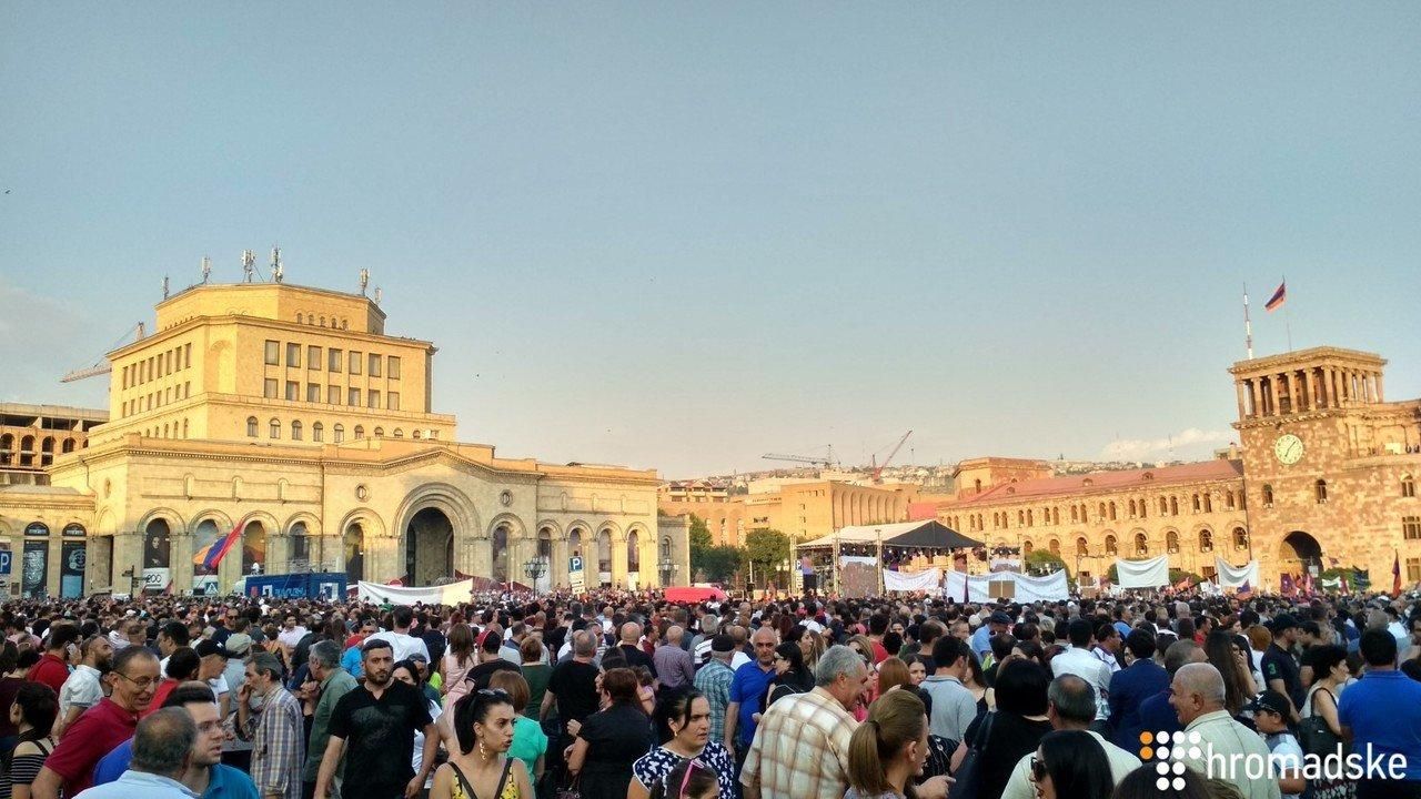 В Ереване масштабной акцией отмечают 100 дней правительства Пашиняна: фото В Ереване масштабной акцией отмечают 100 дней правительства Пашиняна: фото