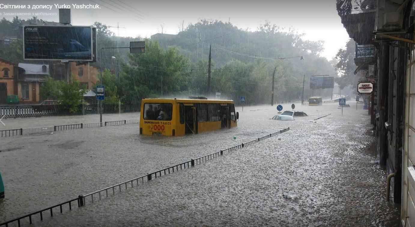 У Львові створили штаб для ліквідації наслідків негоди У Львові створили штаб для ліквідації наслідків негоди