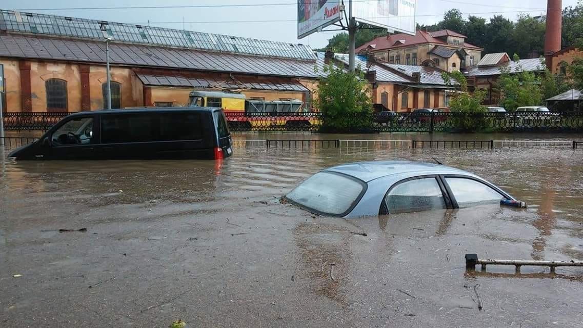 Непогода во Львове: за день выпало 28% осадков от месячной нормы