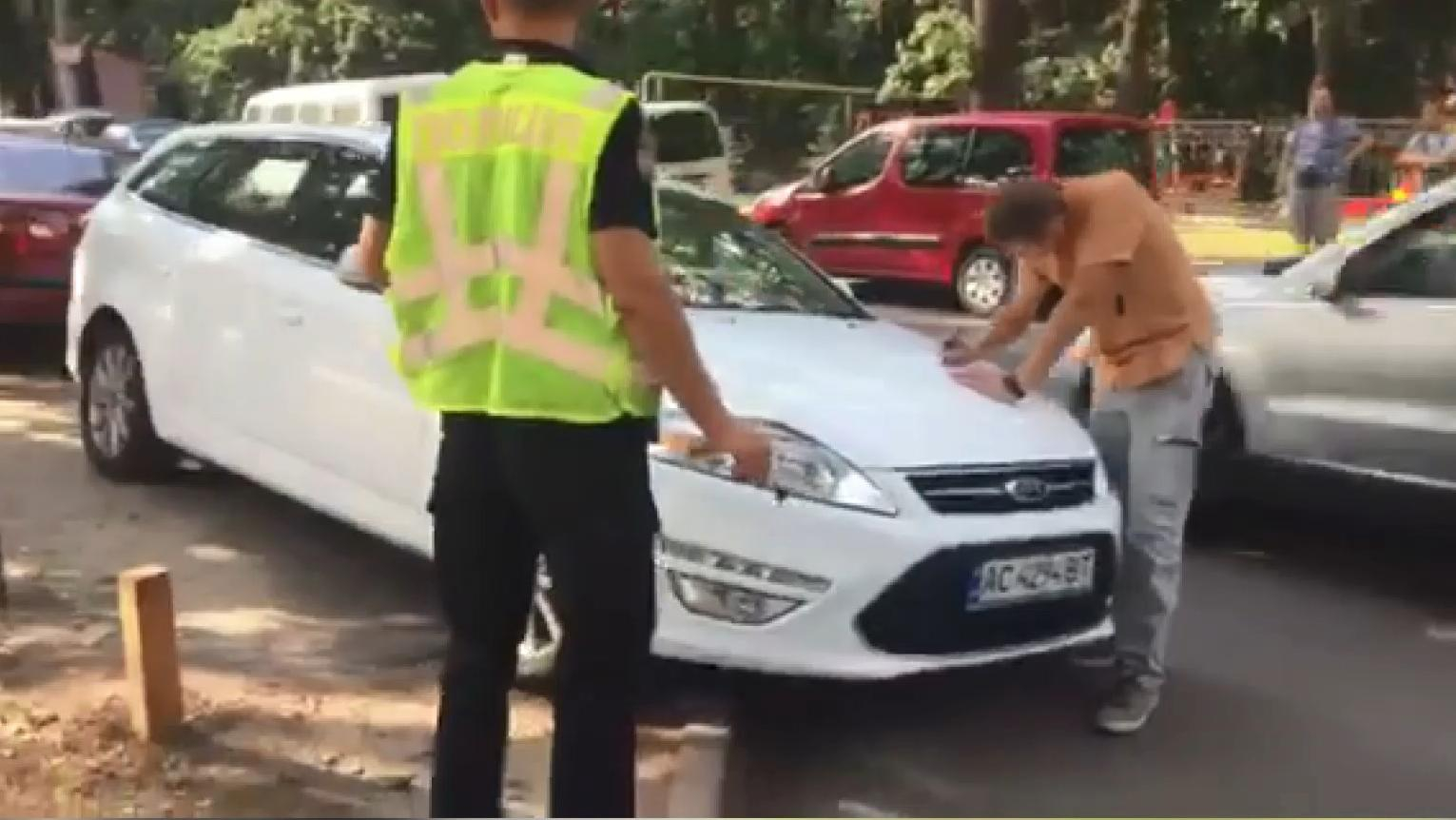 ДТП с "евробляхой" в Киеве: авто с иностранными номерами сбило мать и дочь