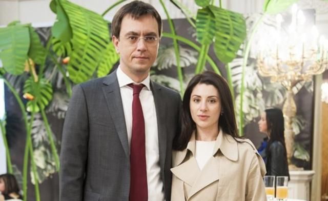 В Крыму и в России продается дизайнерская одежда жены Омеляна В Крыму и в России продается дизайнерская одежда жены Омеляна