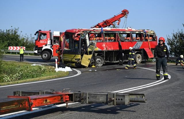 После ДТП с украинским автобусом в Польше в больницы попали 10 детей