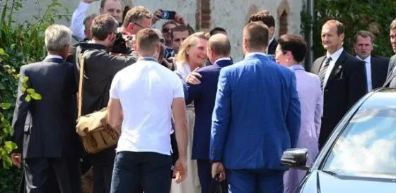 Путін на весіллі глави МЗС Австрії Путін на весіллі глави МЗС Австрії