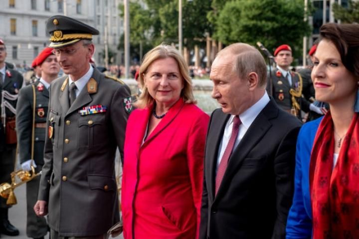 Путин опоздал на свадьбу к главе МИД Австрии Путин опоздал на свадьбу к главе МИД Австрии