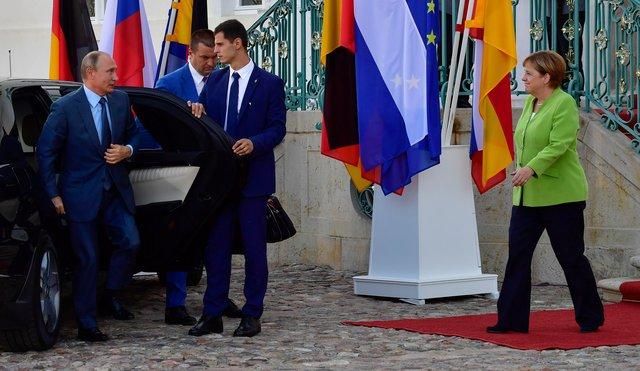 У Німеччині почалася зустріч Путіна з Меркель: фото та відео У Німеччині почалася зустріч Путіна з Меркель: фото та відео