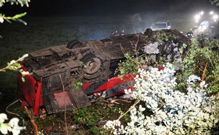 ДТП з українським автобусом у Польщі: жахливі деталі аварії ДТП з українським автобусом у Польщі: жахливі деталі аварії