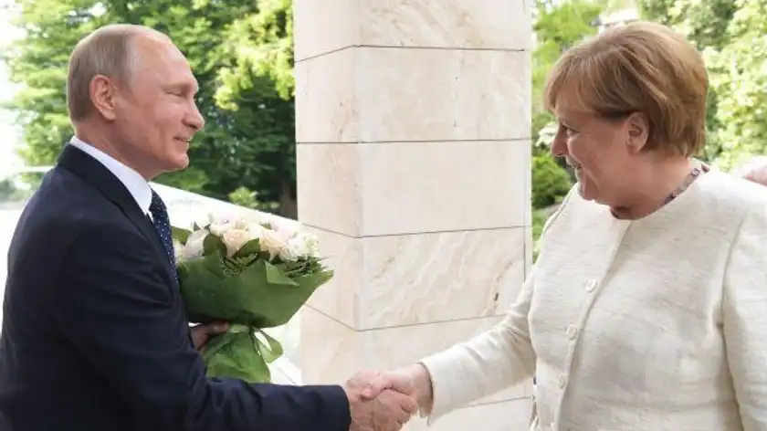 "Довго розмовляли наодинці": зустріч Меркель з Путіним завершилася 