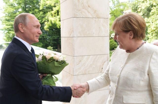 "Долго беседовали наедине": встреча Меркель с Путиным закончилась