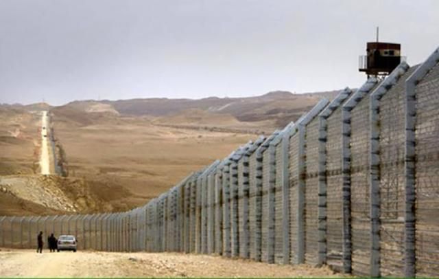 Израиль полностью закрыл границу с Сектором Газа