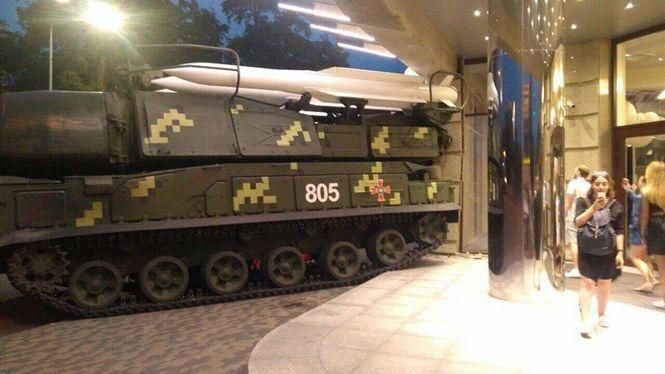 Міноборони розслідує, чому "Бук" протаранив будівлю Міноборони розслідує, чому "Бук" протаранив будівлю