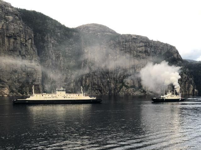 У Норвегії у морі загорівся туристичний пором: пасажирів та персонал евакуювали