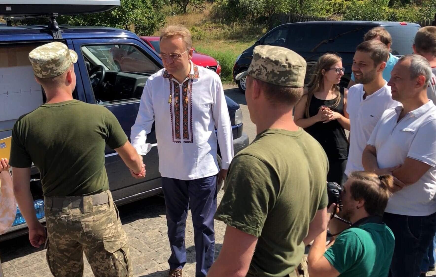 Андрій Садовий на свій ювілей повіз допомогу військовим на Донбасі 