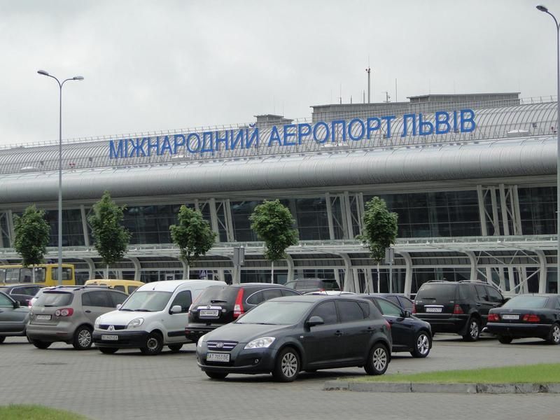 У Львові дві авіакомпанії затримують рейси