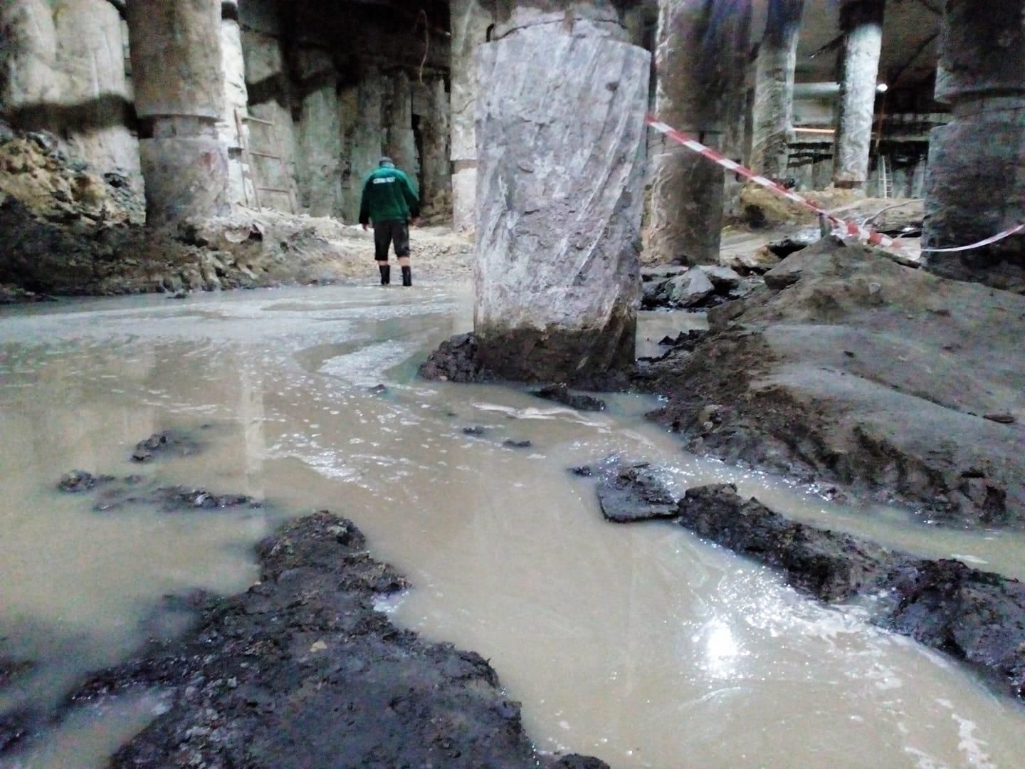 У Києві музей на Поштовій площі підтопило через зливу У Києві музей на Поштовій площі підтопило через зливу