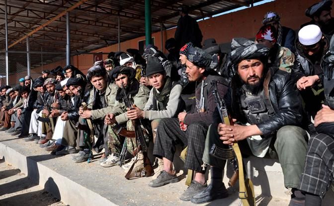 Боевики "Талибана" похитили пассажиров трех автобусов