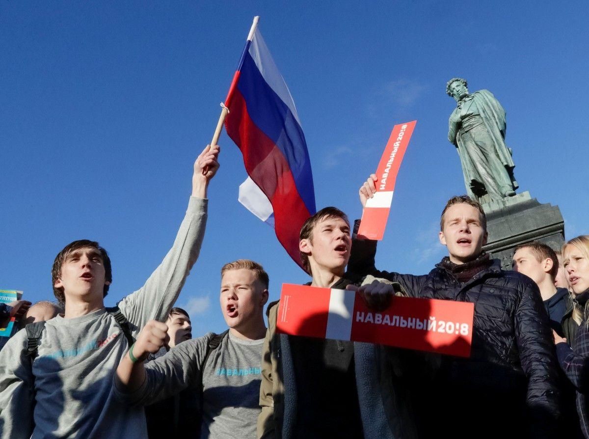 Скільки росіян вірять у світову змову проти РФ: вражаючі дані 