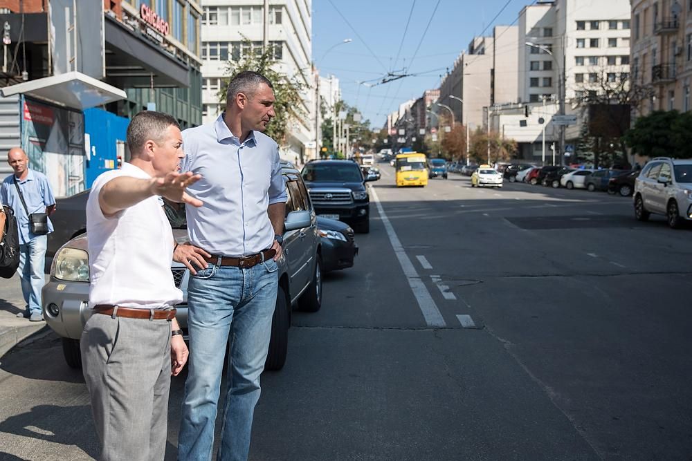 Кличко проінспектував ремонт на Антоновича та доручив перевірити ділянки, де проходять роботи Кличко проінспектував ремонт на Антоновича та доручив перевірити ділянки, де проходять роботи