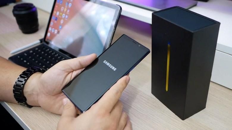 Смартфон Samsung Galaxy Note 9 протестували на міцність: відео Смартфон Samsung Galaxy Note 9 протестували на міцність: відео