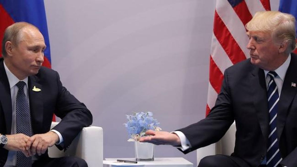 У Кремлі відповіли на заяву Трампа про умови для зняття антиросійських санкцій У Кремлі відповіли на заяву Трампа про умови для зняття антиросійських санкцій