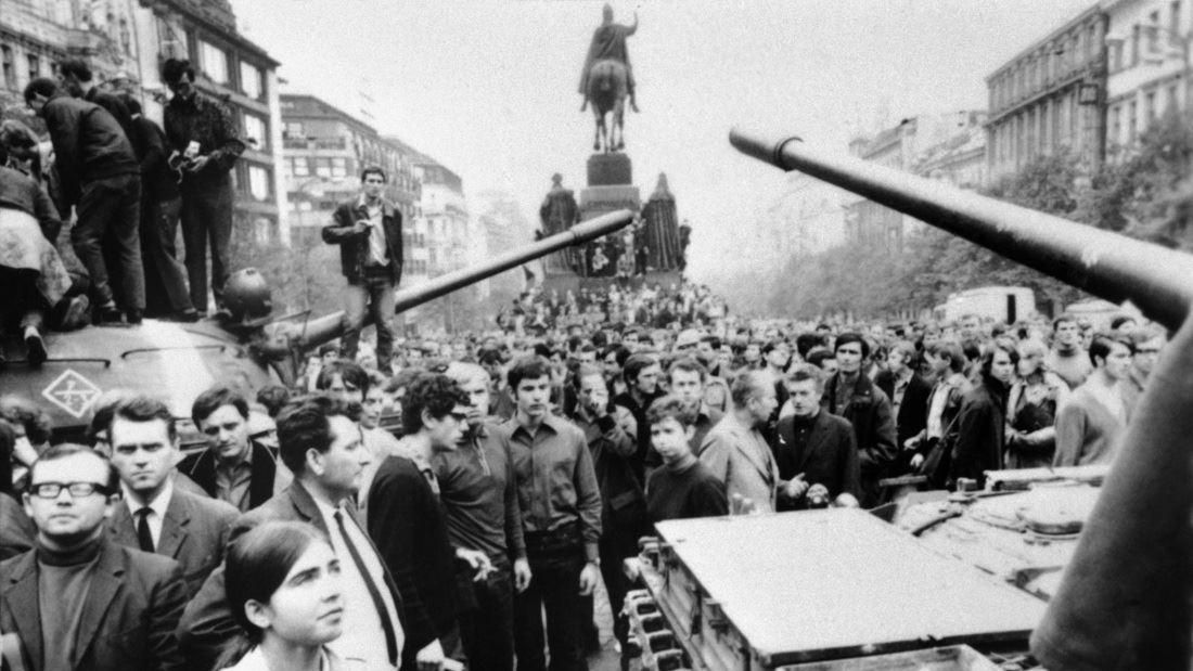 Річниця окупації Чехословаччини: у Чехії на заходи президент не прийшов, а прем'єра освистали Річниця окупації Чехословаччини: у Чехії на заходи президент не прийшов, а прем'єра освистали