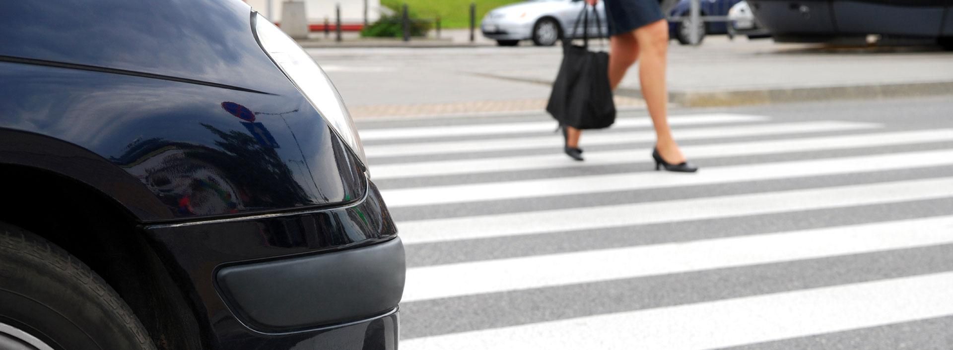 Поліцейський збив двох людей на переході у Сумах Поліцейський збив двох людей на переході у Сумах