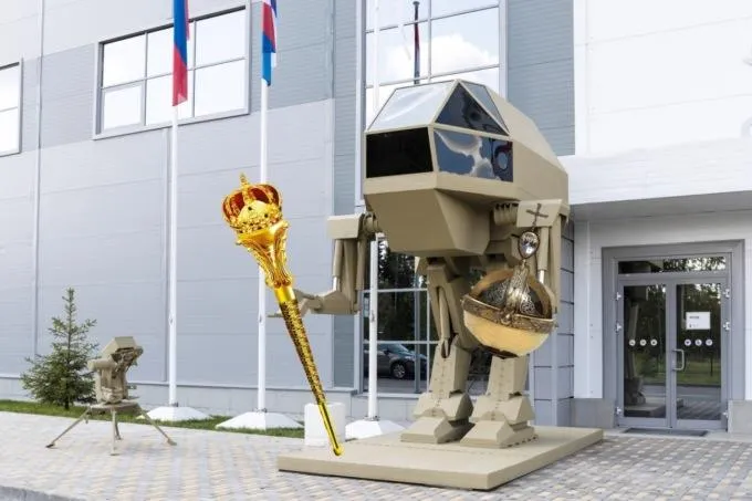 Робот має висоту 4 метри Робот має висоту 4 метри