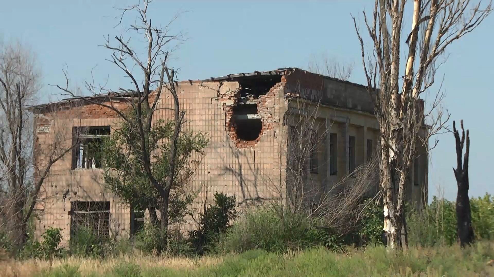 Який вигляд нині мають окуповані Піски: фото та відео вмираючого селища