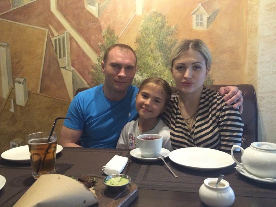 Жена убитого экс-депутата Анатолия Жука из Сум сбежала в Россию
