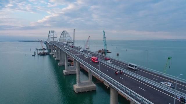 Россия перекроет Крымский мост в День Независимости Украины: известна причина