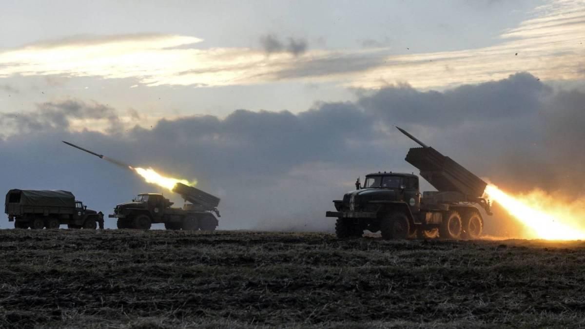 Пророссийские боевики стянули к линии разграничения почти десяток "Градов" и "Гвоздик" Пророссийские боевики стянули к линии разграничения почти десяток "Градов" и "Гвоздик"