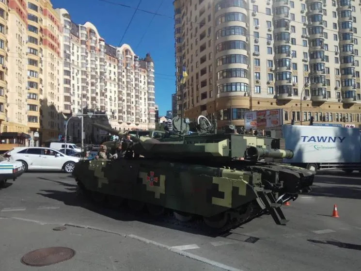 танк парад Київ