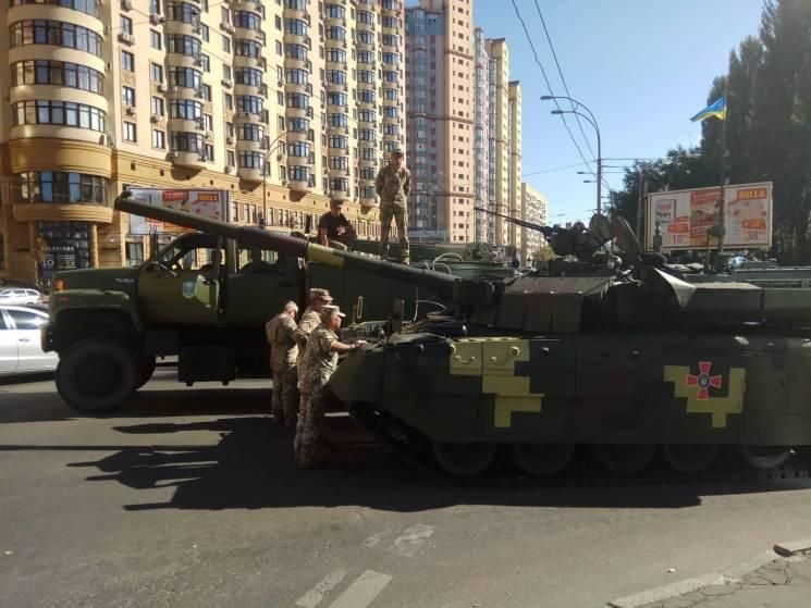 ДТП на репетиции парада в Киеве: фото с места происшествия