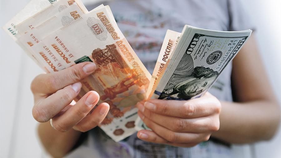 Российский рубль установил очередной антирекорд на фоне санкций