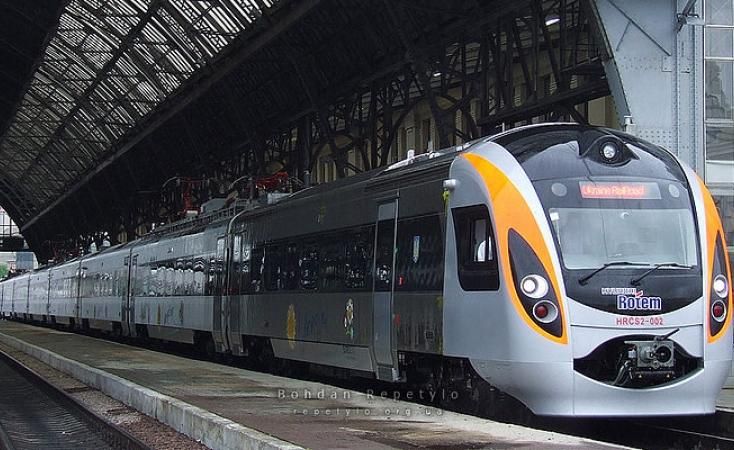 "Укрзализныця" добавила на 27 августа дополнительный поезд "Интерсити +" Киев – Львов