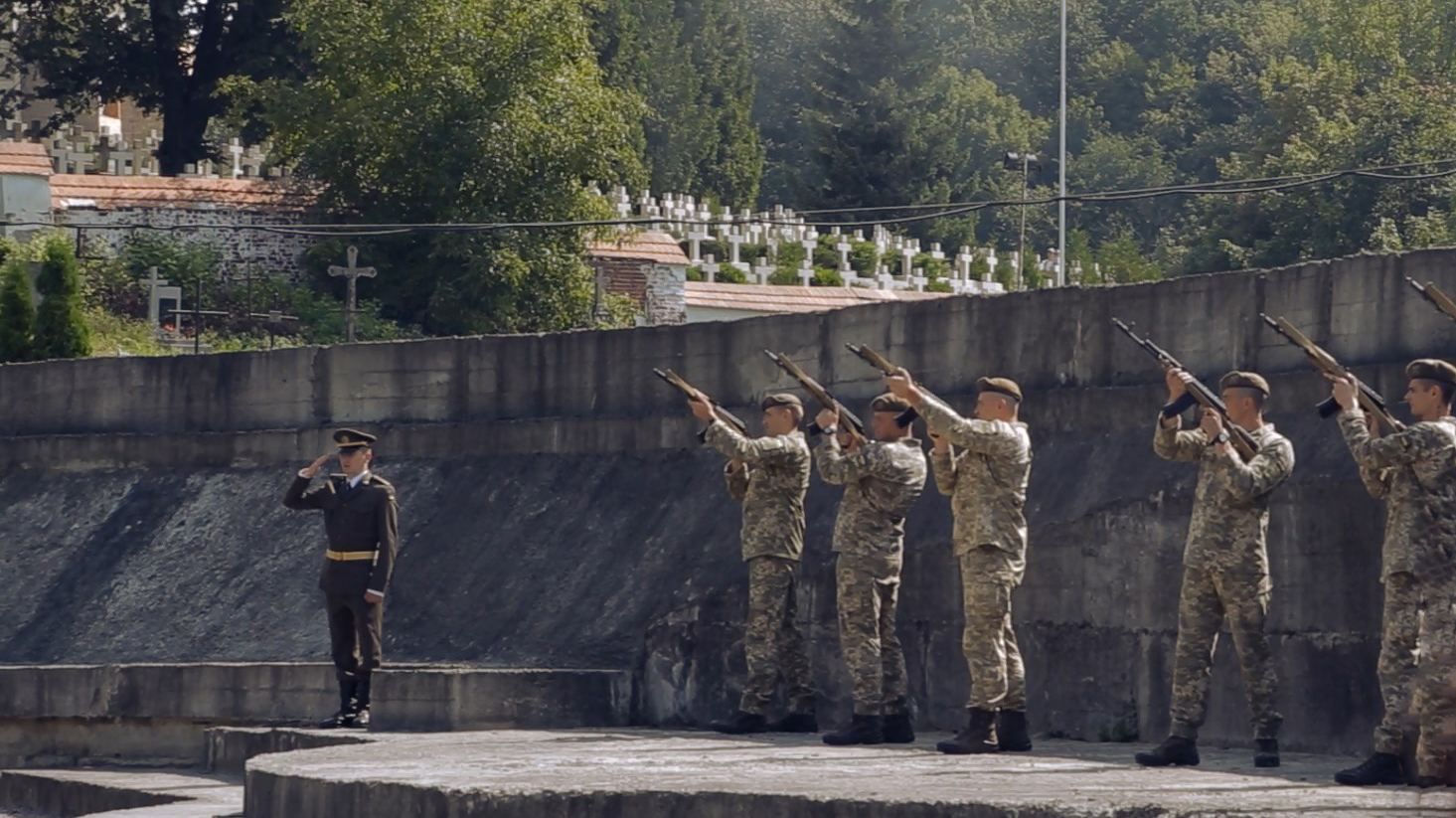 "Они просят помнить о тех, кто отошел": во Львове почтили героев войны на Донбассе