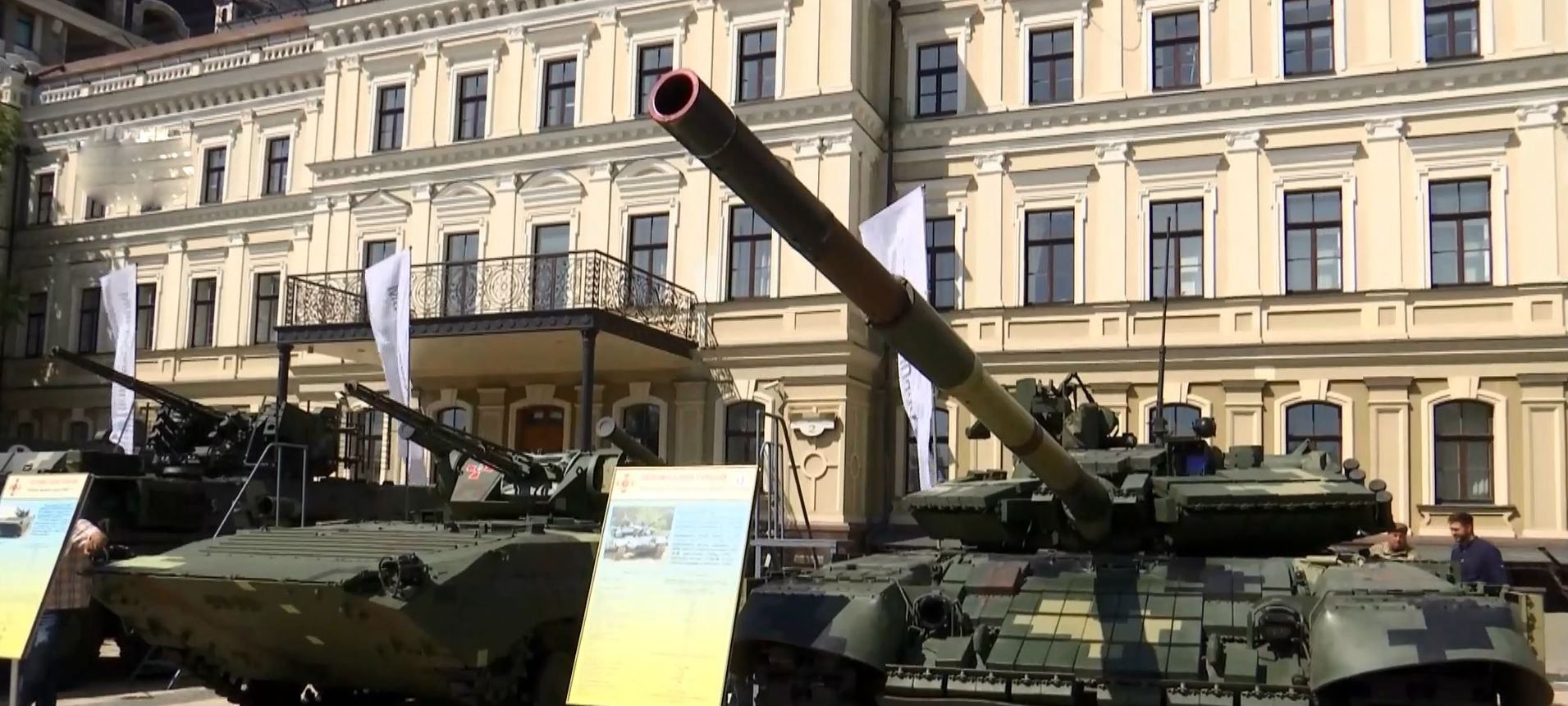 Выставка военной техники в Киеве: чем украинские военные одолевают врага Выставка военной техники в Киеве: чем украинские военные одолевают врага