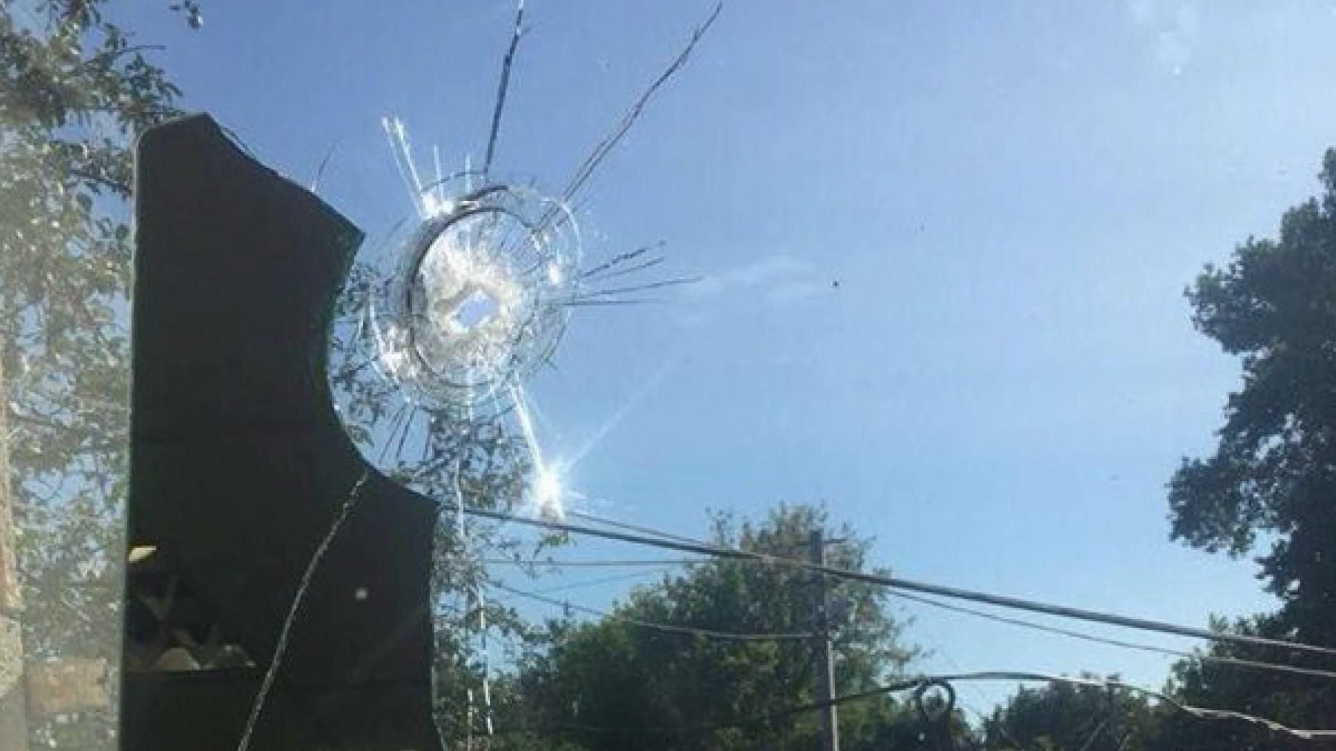 Вражеские снайперы обстреляли контрольный пункт Майорска: работа пункта приостановлена Вражеские снайперы обстреляли контрольный пункт Майорска: работа пункта приостановлена