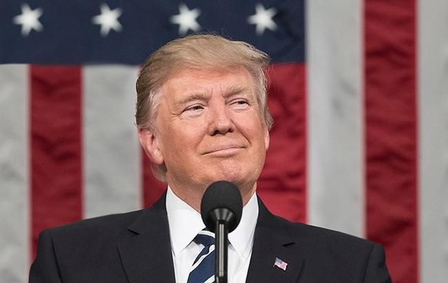 Трамп вважає, що "виконав велику роботу" та тому американці стануть бідними без нього Трамп вважає, що "виконав велику роботу" та тому американці стануть бідними без нього