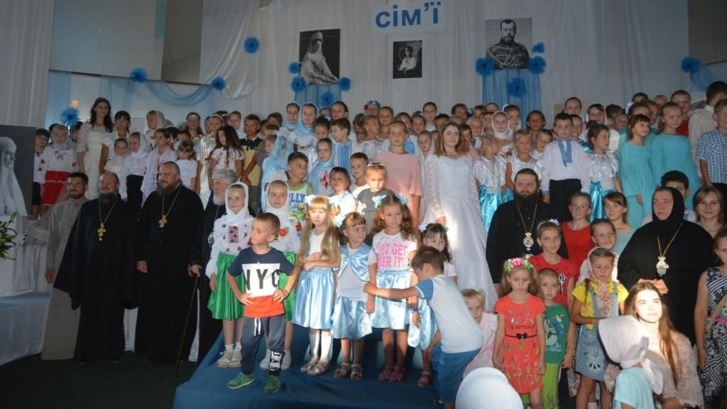 Какую цель преследует Кремль, заставляя детей прославлять царскую семью в Ровенской области 
