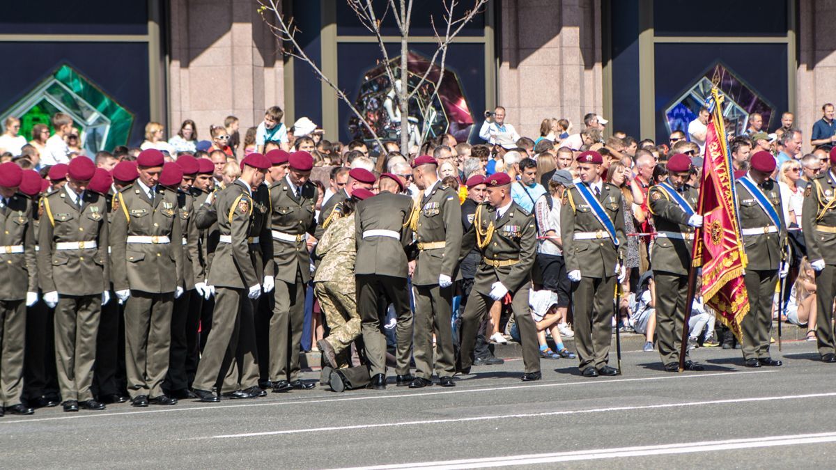 З'явилась інформація про ще одного солдата, що знепритомнів на параді Незалежності 