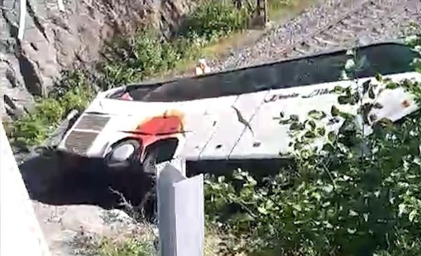 В Финляндии пассажирский автобус упал с моста на железную дорогу: есть погибшие В Финляндии пассажирский автобус упал с моста на железную дорогу: есть погибшие