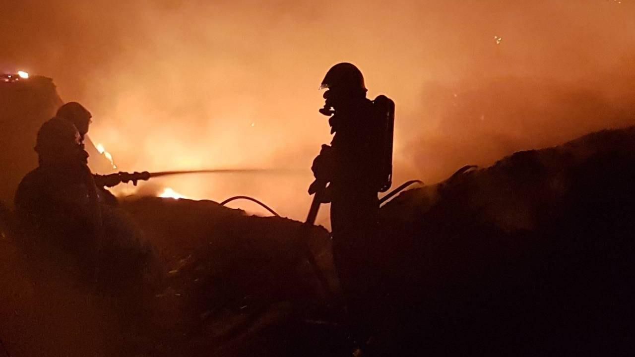 В Мукачево горят склады "Новой почты": фото и видео В Мукачево горят склады "Новой почты": фото и видео