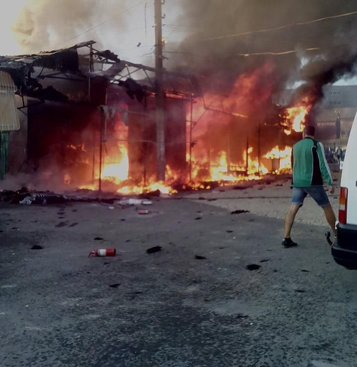 У Хмельницькому спалахнув речовий ринок: фото