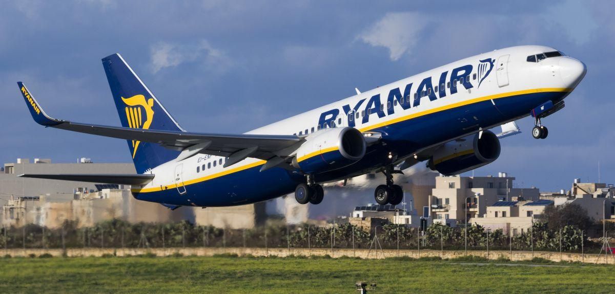Ryanair ограничит бесплатный провоз ручной клади