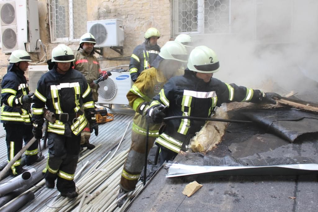 У Києві на Хрещатику горів ресторан: фото У Києві на Хрещатику горів ресторан: фото