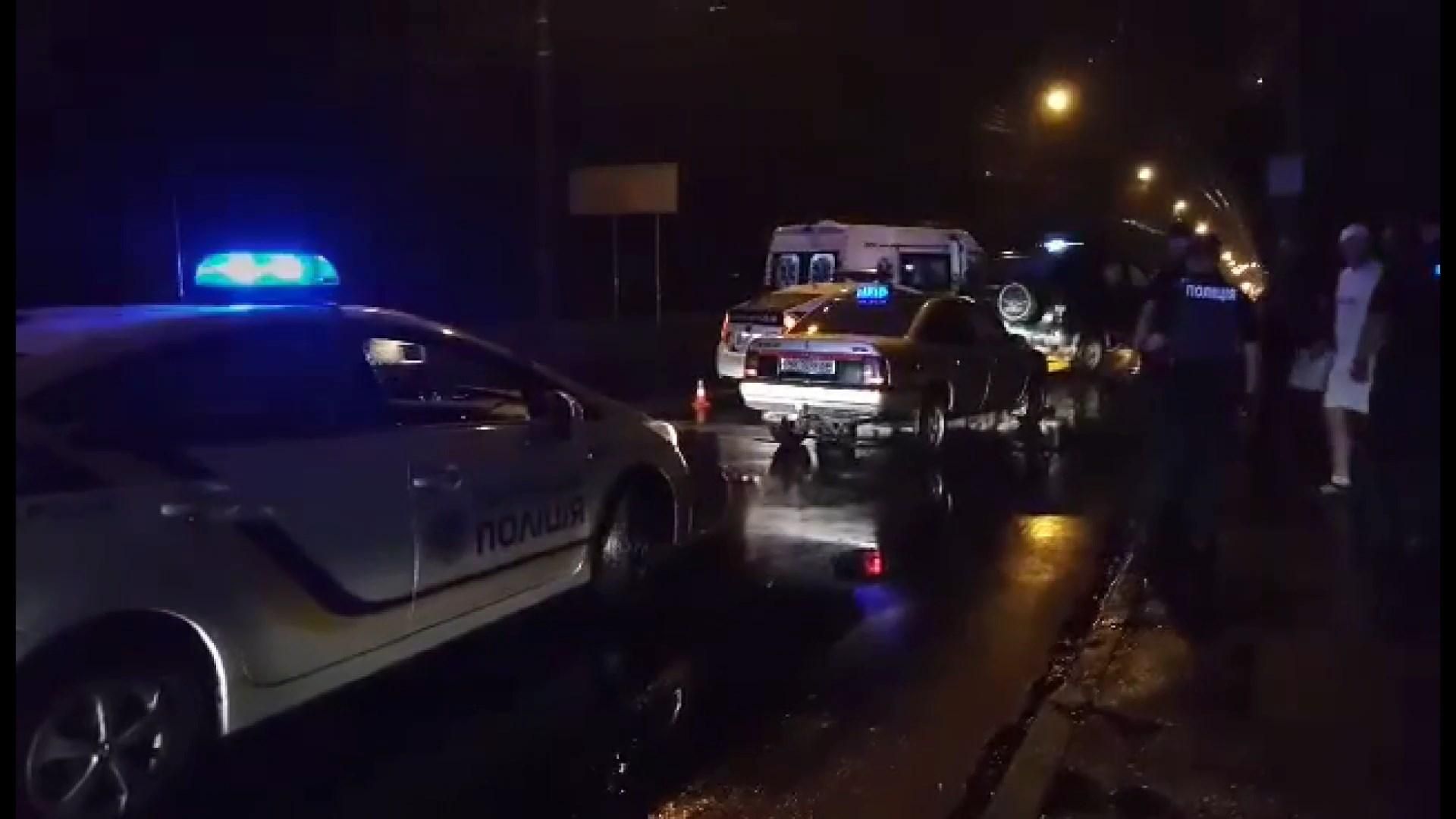 В Ровно таксист стрелял в пассажиров: фото, видео