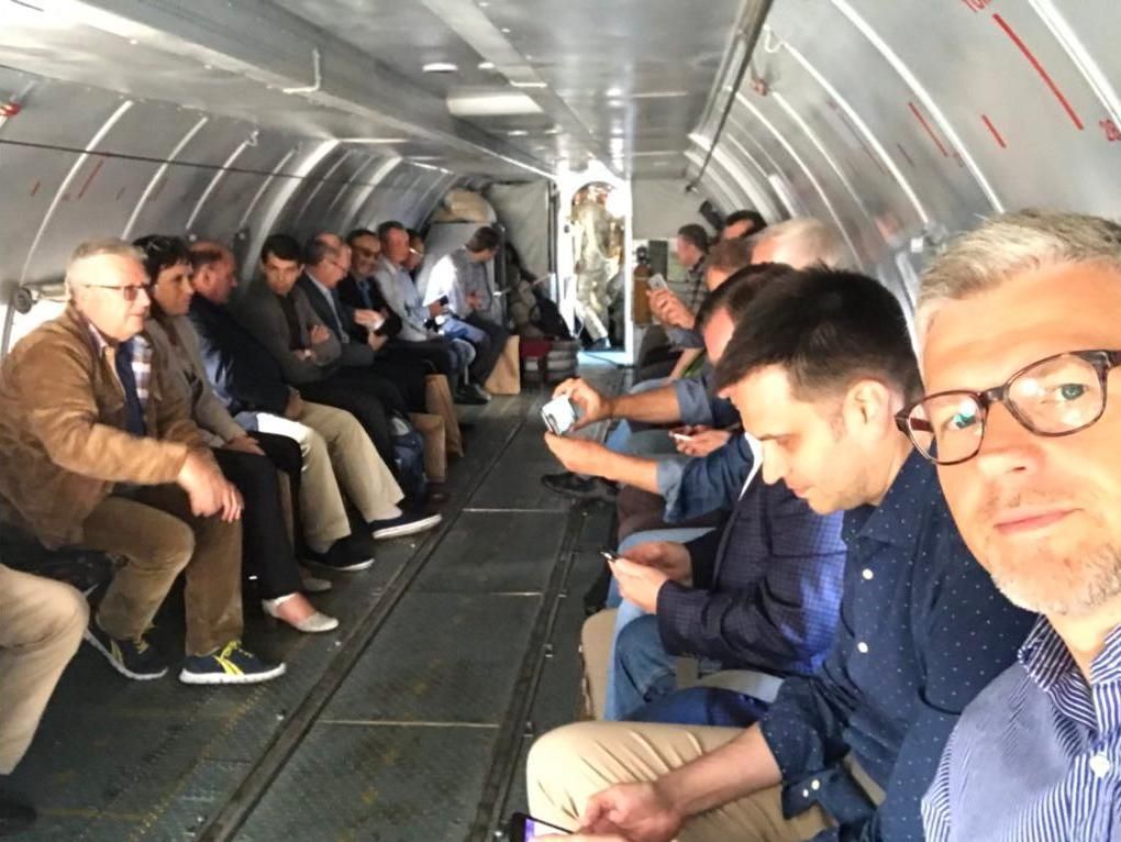 "Незвична дипломатична місія": чому українські посли відправилися на лінію фронту "Незвична дипломатична місія": чому українські посли відправилися на лінію фронту