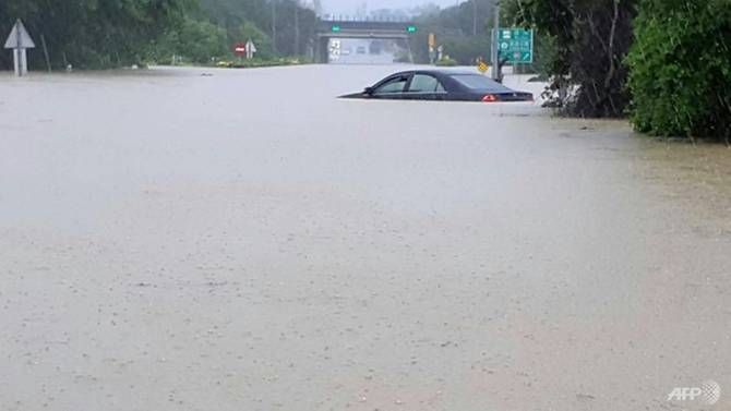 Мощное наводнение накрыло Тайвань: видео