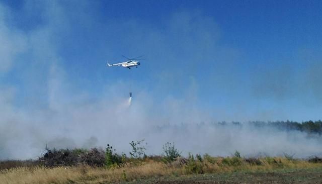 Пожежа спалахнула на звалищі під Балаклією: до гасіння залучили вертоліт